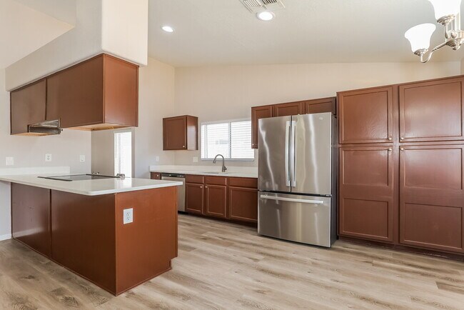 10249 W Orange Dr Glendale, AZ 85307 photo 4