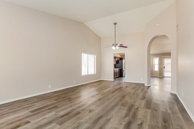 10249 W Orange Dr Glendale, AZ 85307 photo 3