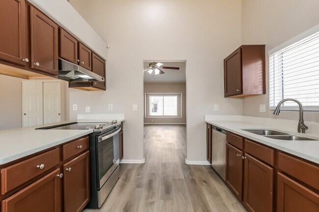 10249 W Orange Dr Glendale, AZ 85307 photo 5