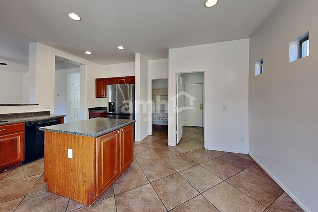 17646 W Bridger St Surprise, AZ 85388 photo 4
