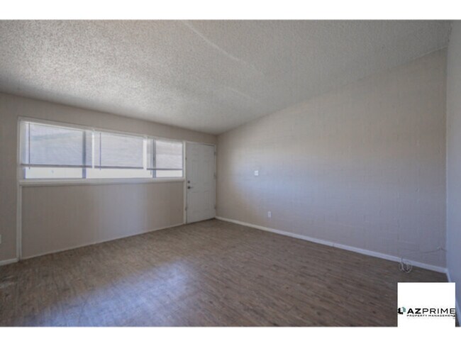 2139 W Devonshire Ave Phoenix, AZ 85015 photo 3