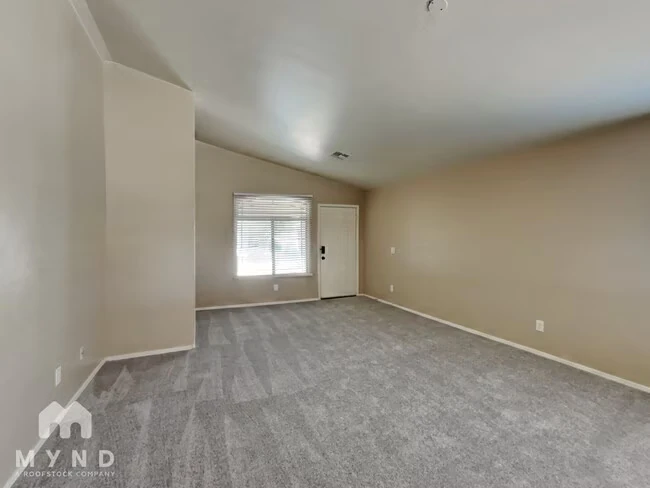36590 W San Clemente St photo 4