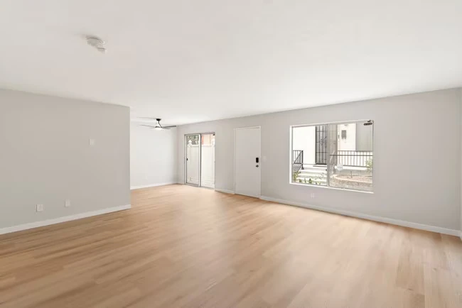 6908 Camphor Ln San Diego, CA 92139 photo 4