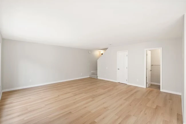 6908 Camphor Ln San Diego, CA 92139 photo 5