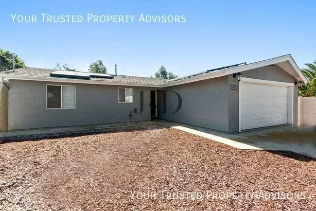 906 Rose Dr Vista, CA 92083