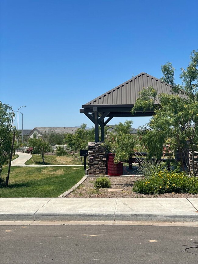21553 N 102nd Dr Peoria, AZ 85382 photo 2