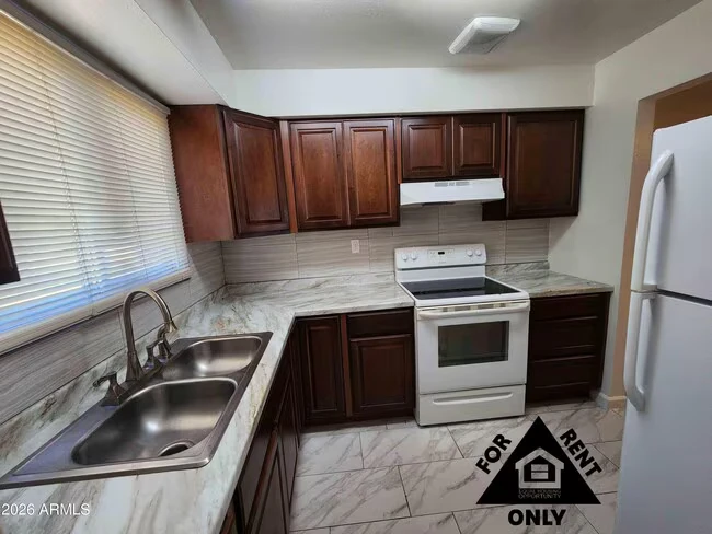 7132 W Wolf St Phoenix, AZ 85033 photo 4