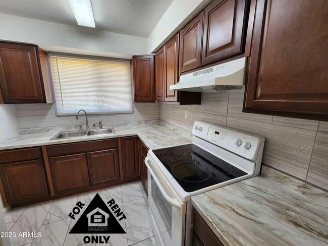 7132 W Wolf St Phoenix, AZ 85033 photo 5
