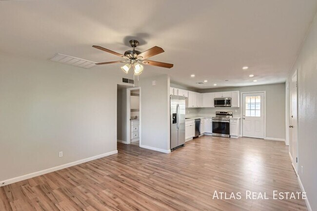 3429 E Blanche Dr Phoenix, AZ 85032 photo 3