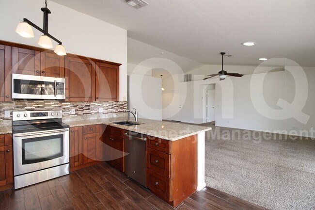 941 S Wanda Dr Gilbert, AZ 85296 photo 4