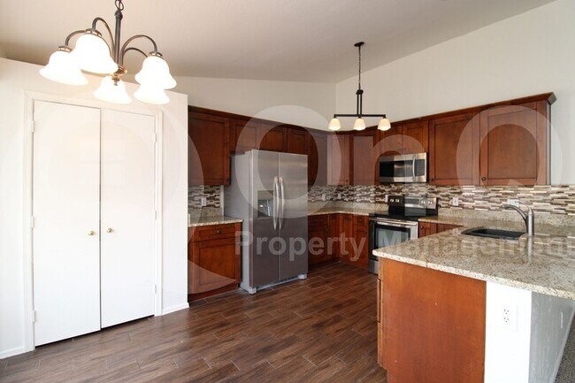 941 S Wanda Dr Gilbert, AZ 85296 photo 3