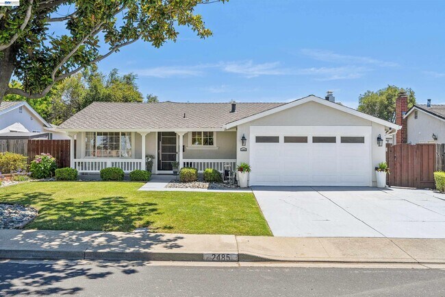 2485 Medallion Dr photo 2