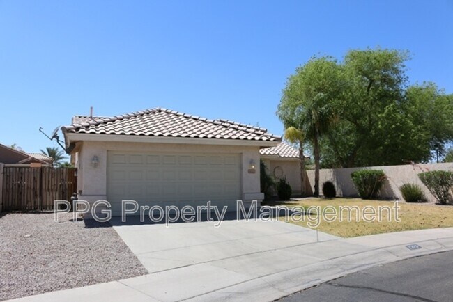 2370 S Walnut Dr Chandler, AZ 85286 photo 2