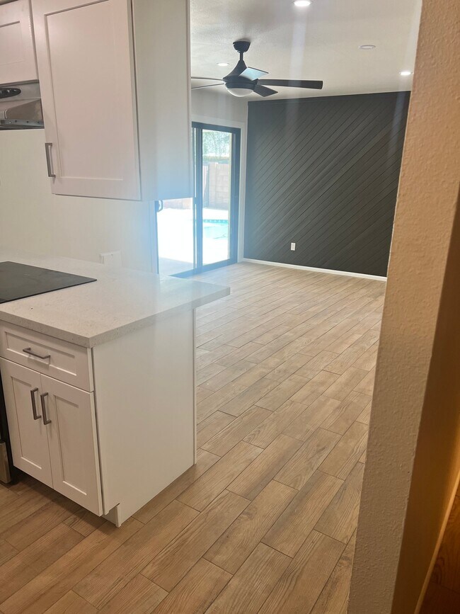 1921 E Wesleyan Dr Tempe, AZ 85282 photo 3