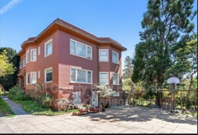 2632 Hillegass Ave Berkeley, CA 94704 photo 3