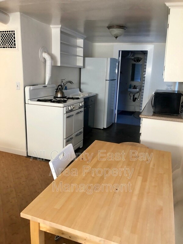 2632 Hillegass Ave Berkeley, CA 94704 photo 5