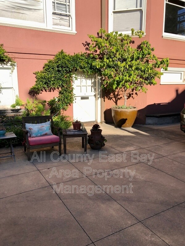 2632 Hillegass Ave Berkeley, CA 94704 photo 4