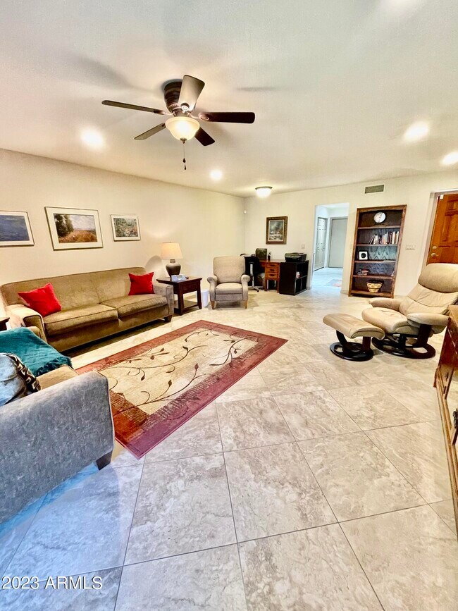 9126 W Kimberly Way Peoria, AZ 85382 photo 4