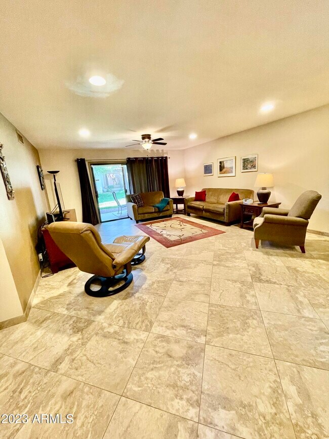 9126 W Kimberly Way Peoria, AZ 85382 photo 2