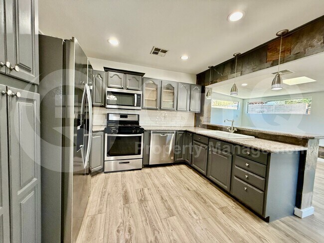 9441 N 15th Pl Phoenix, AZ 85020 photo 5