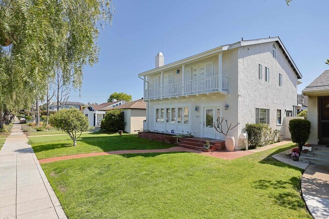 237 E Ave Coronado, CA 92118 photo 3