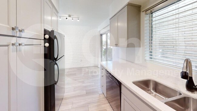 6925 E 4th St Scottsdale, AZ 85251 photo 2