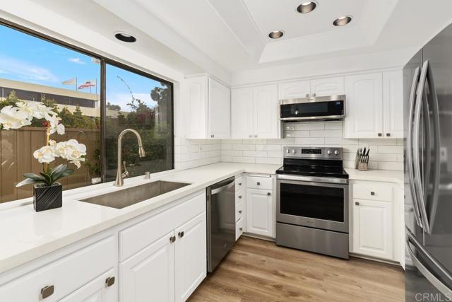 836 S Sierra Ave Solana Beach, CA 92075 photo 3