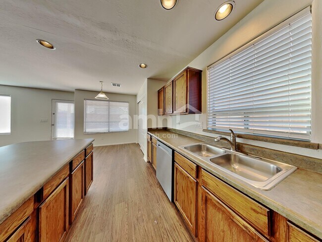 4021 S 55th Dr Phoenix, AZ 85043 photo 4
