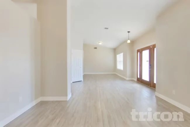 12626 N 20th St Phoenix, AZ 85022 photo 5