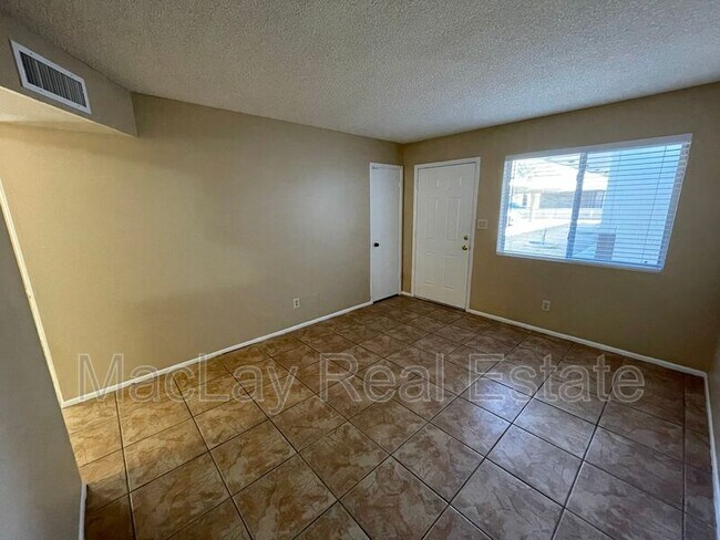 841 E Fountain St Mesa, AZ 85203 photo 2