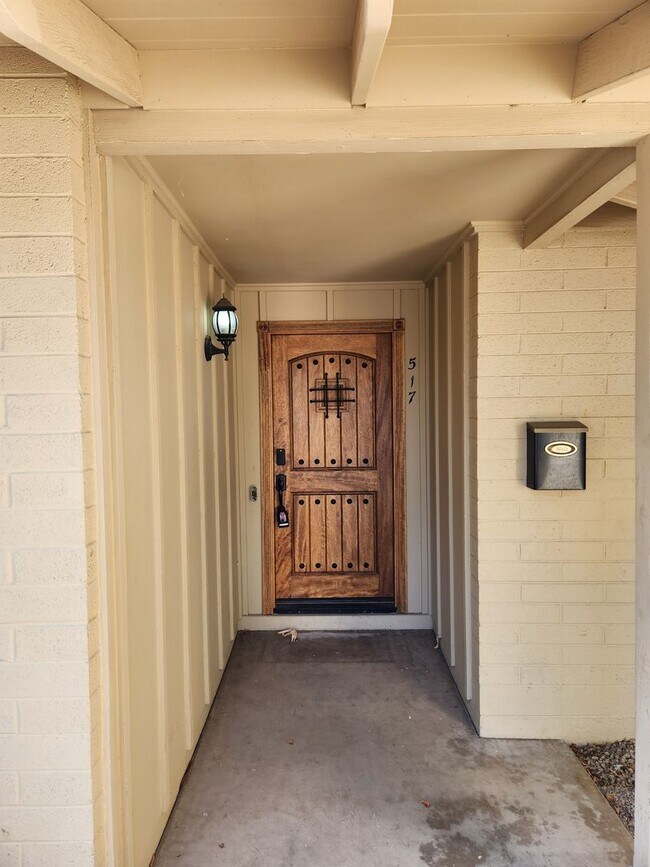 517 E Bishop Dr Tempe, AZ 85282 photo 2