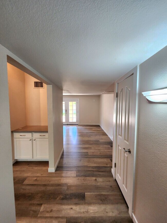 517 E Bishop Dr Tempe, AZ 85282 photo 3