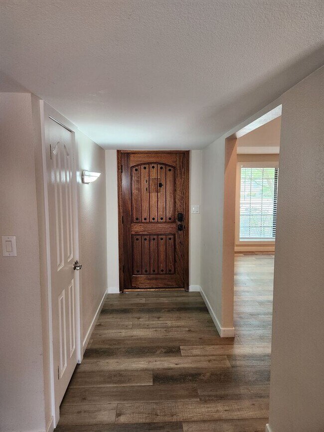 517 E Bishop Dr Tempe, AZ 85282 photo 4