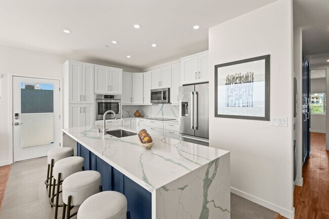 1251-1253 Van Nuys St San Diego, CA 92109 photo 5