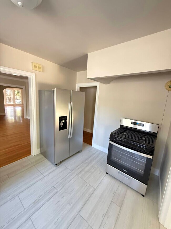 1808 Sanchez Ave Burlingame, CA 94010 photo 2