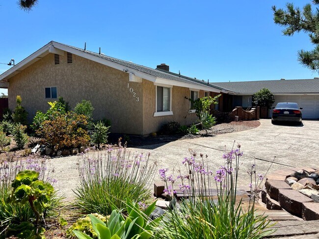1023 W 2nd Ave Escondido, CA 92025