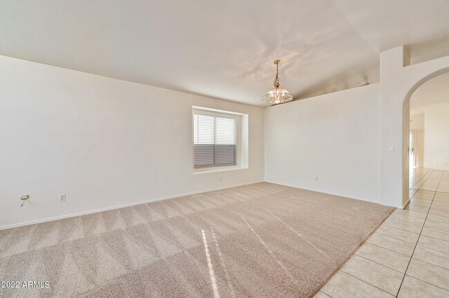 2607 E Anderson Dr photo 3