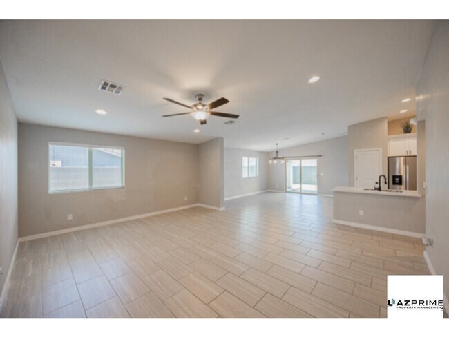 2547 E Illini St Phoenix, AZ 85040 photo 4