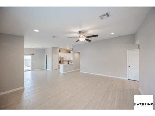 2547 E Illini St Phoenix, AZ 85040 photo 5