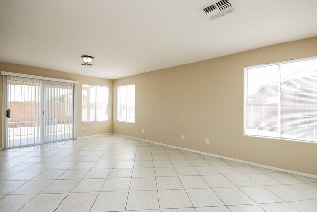 1713 S 82nd Ave Phoenix, AZ 85043 photo 3