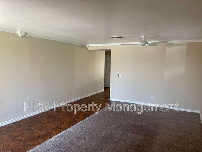 15482 W Sierra St Surprise, AZ 85379 photo 4