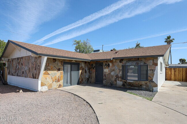 3119 W Country Gables Dr photo 2