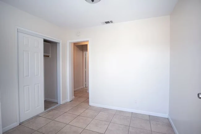 839 S 37th St San Diego, CA 92113 photo 4