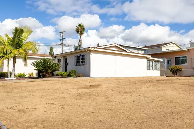 839 S 37th St San Diego, CA 92113 photo 3