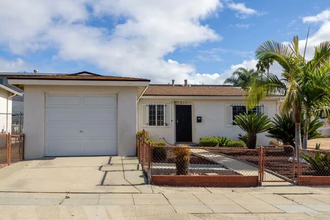 839 S 37th St San Diego, CA 92113