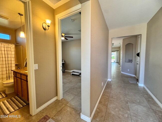 172 E Cres Pl Chandler, AZ 85249 photo 2