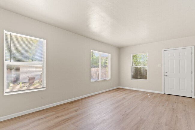 6124-6124 Hayes St Oakland, CA 94621 photo 2