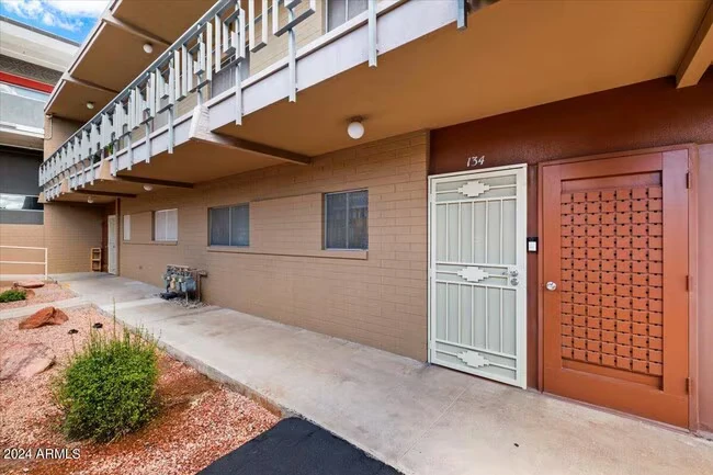 6125 E Indian School Rd Scottsdale, AZ 85251 photo 2
