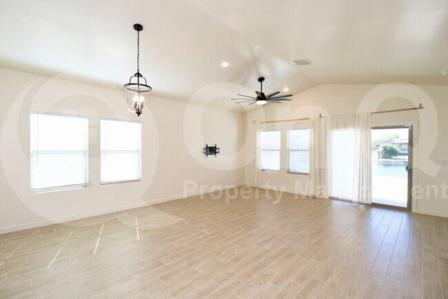 22090 N Belt Dr Maricopa, AZ 85138 photo 4