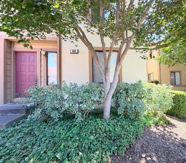 Charming Two-story Petaluma Home – Private Yard &amp; Community Amenities photo 3